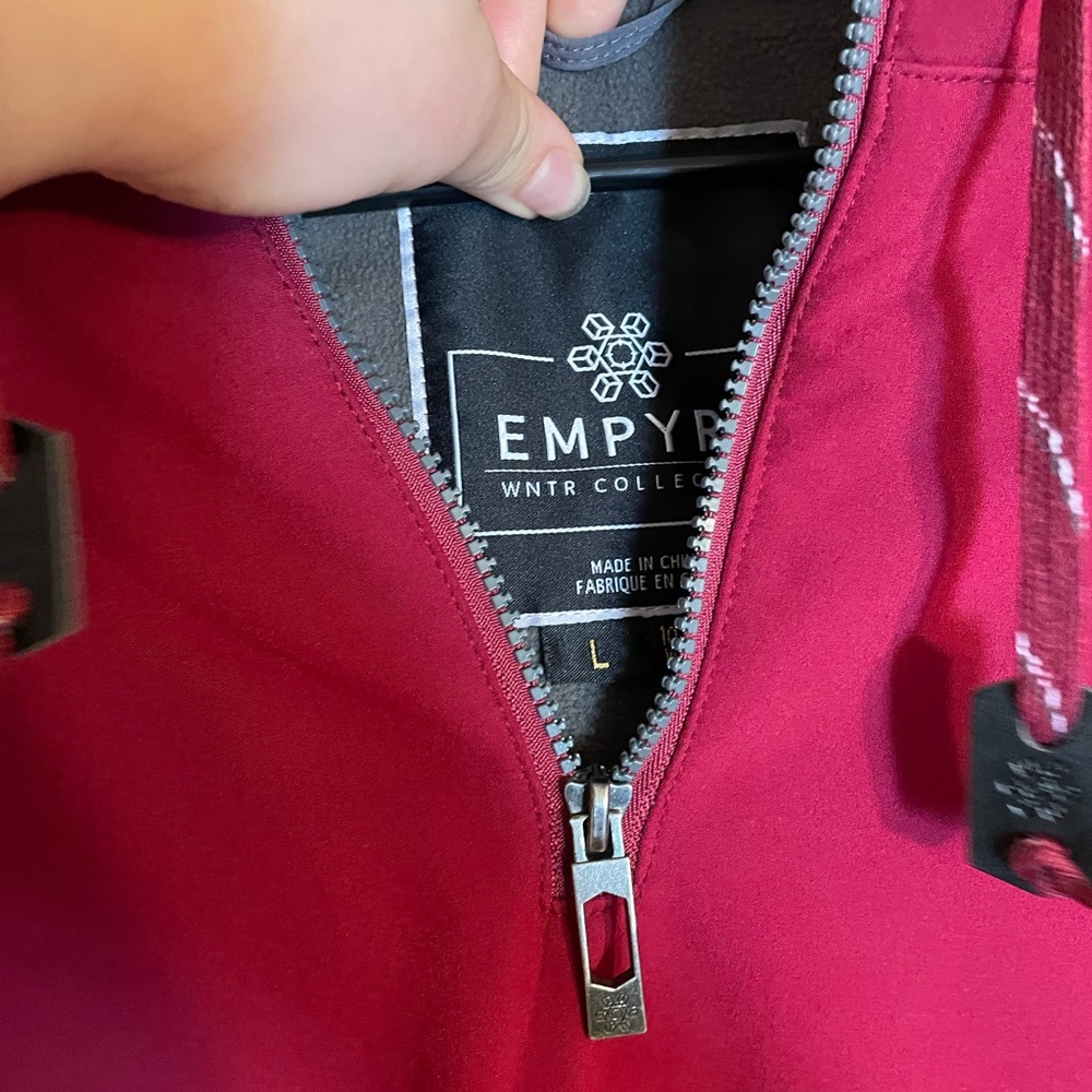 Empyre Winter Collection pullover - Picture 2 of 2